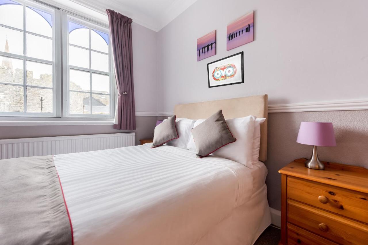 Oyo Timothy'S Hotell Tenby Eksteriør bilde