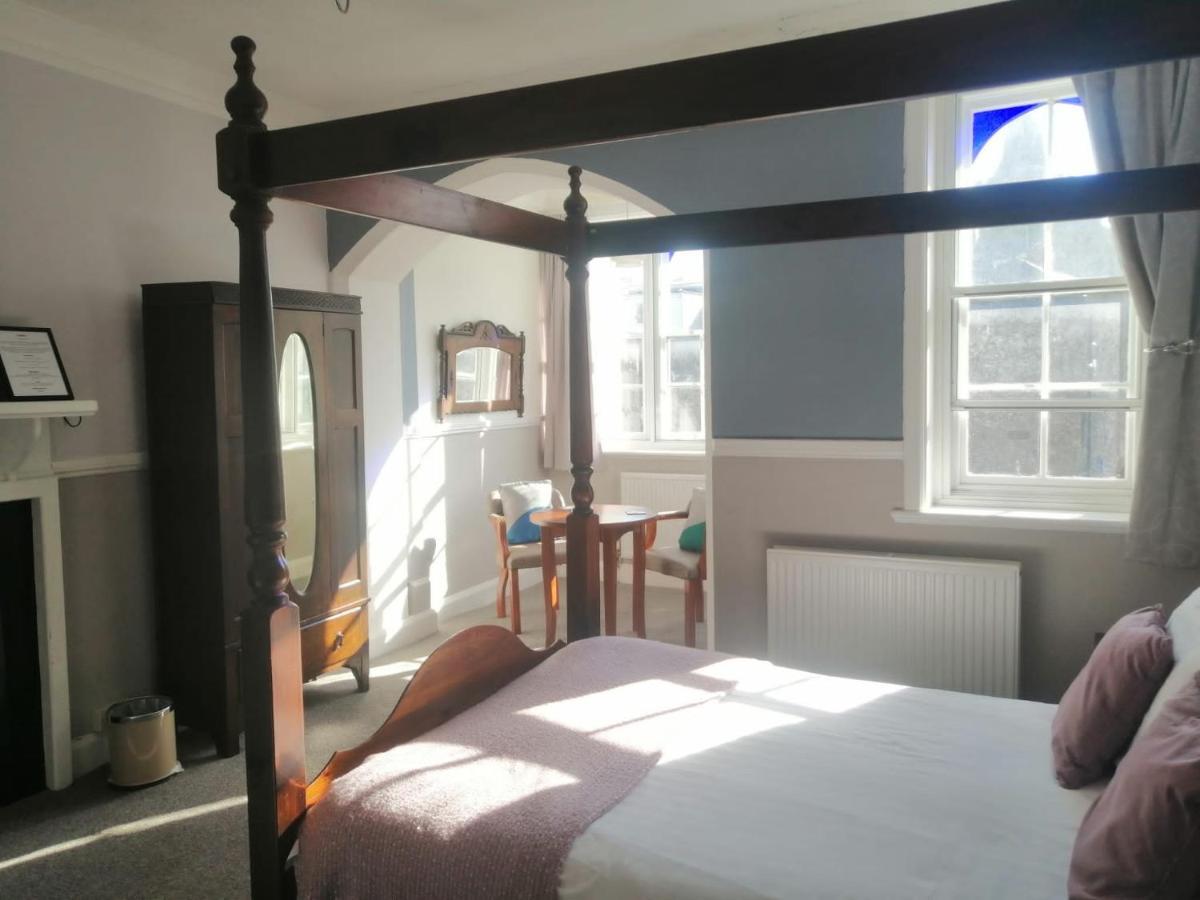 Oyo Timothy'S Hotell Tenby Eksteriør bilde