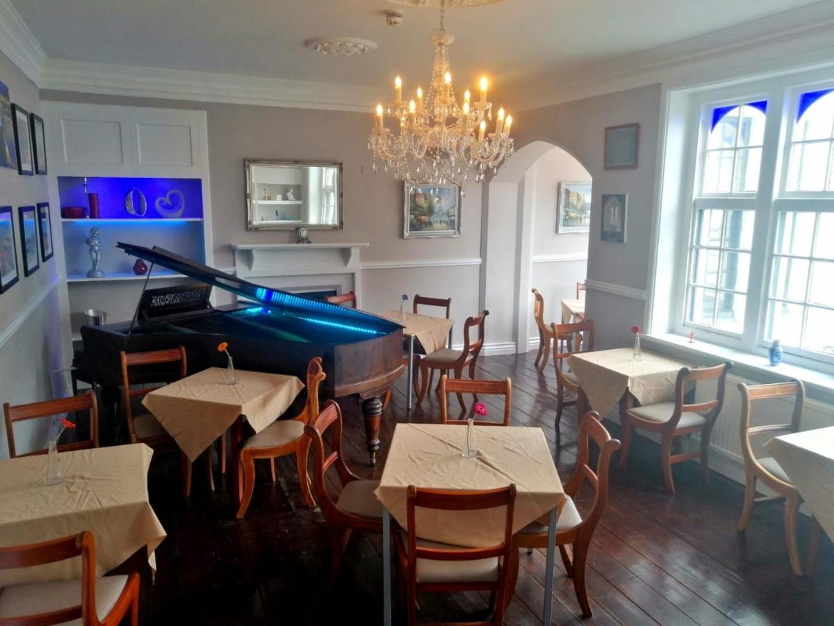 Oyo Timothy'S Hotell Tenby Eksteriør bilde